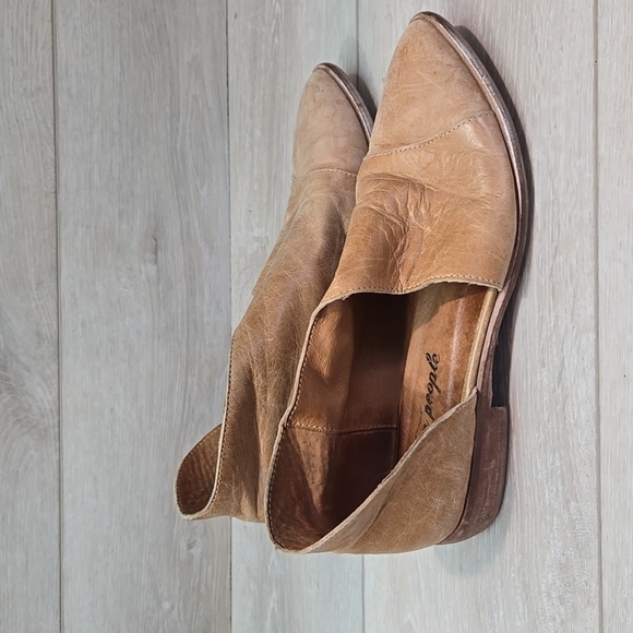 Free People Women Royale Cut Out Ankle Leather Point Toe Shoes Boots Sz 37.5/7 - Picture 3 of 14